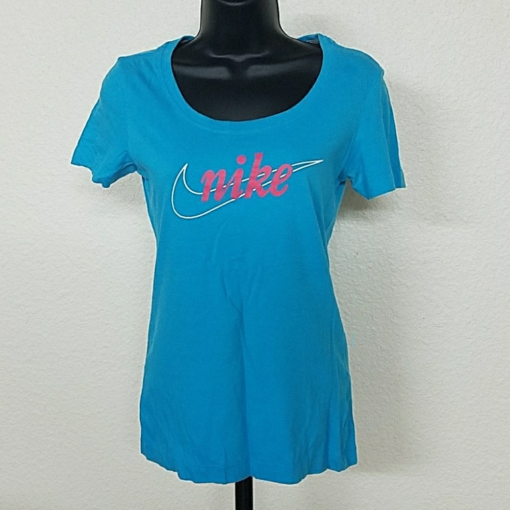 Nike womens shirt size small